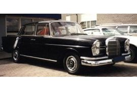 Mercedes 220S Fintail