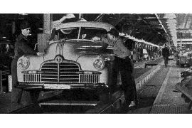 1942 Pontiac Production Line