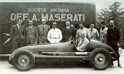 Villoressi's Maserati 4CL, with his support race team