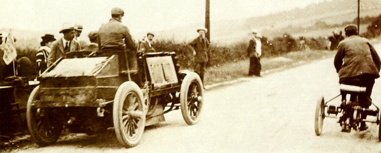 50 hp Napier competing against a small De Dion tricycle