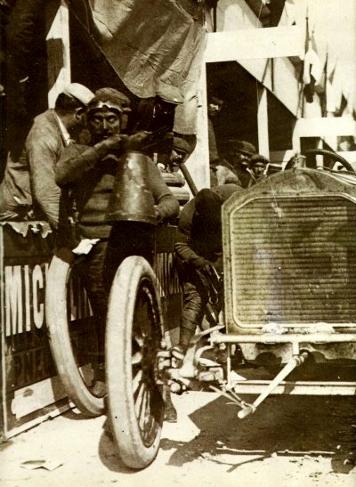 A pit-stop during the 1908 Coppa Florio