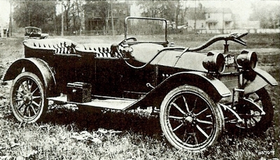 1909/1910 Hupmobile four-cylinder tourer. Note the elaborate horn