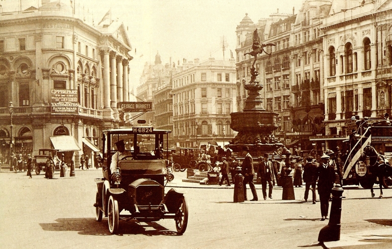 Piccadilly Circus in 1910, with a W & G Napier passing through